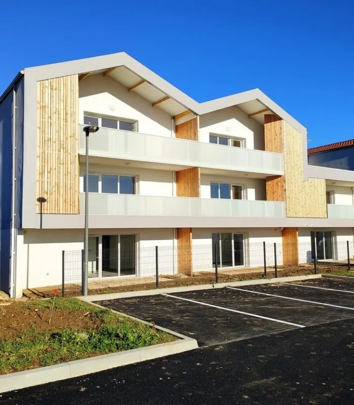 Clos du Peux Blanc parking et facades